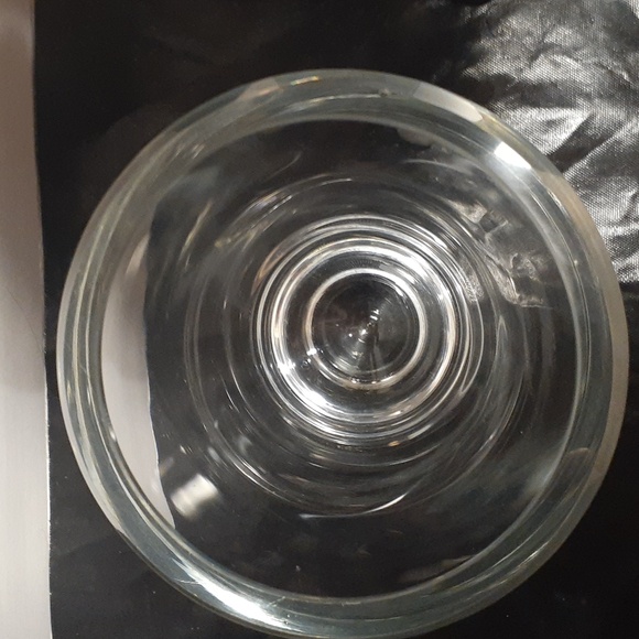 Sleek crystal clear 10" vase. Heavy, weighs nearly 4#. . Fits any decor style. - Picture 6 of 8